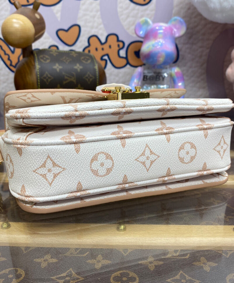 Louis Vuitton Pochette Metis East West M46914 Cream